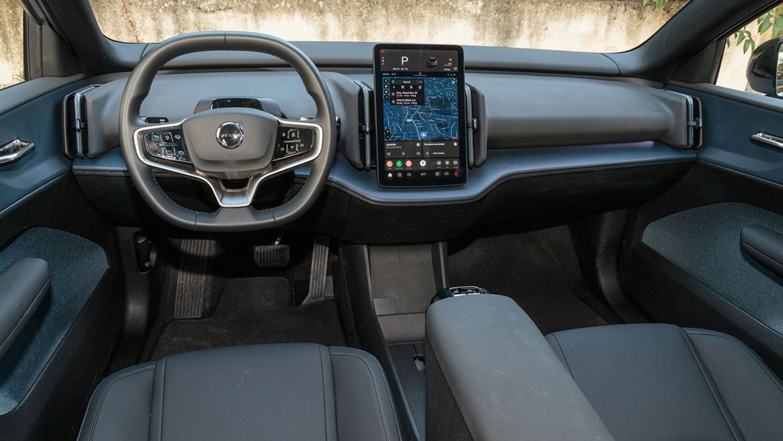 Volvo Ex30. Πόσο καλό είναι σε εξοπλισμό άνεσης και ασφάλειας.