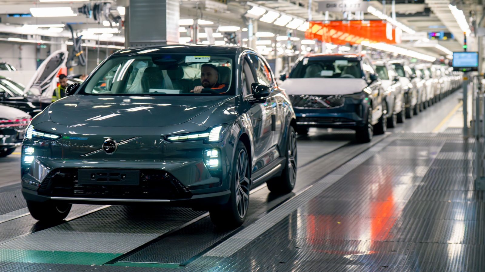 Το μεγάλο στοίχημα της Volvo στην Torslanda: Ξεκίνησε η παραγωγή του EX60