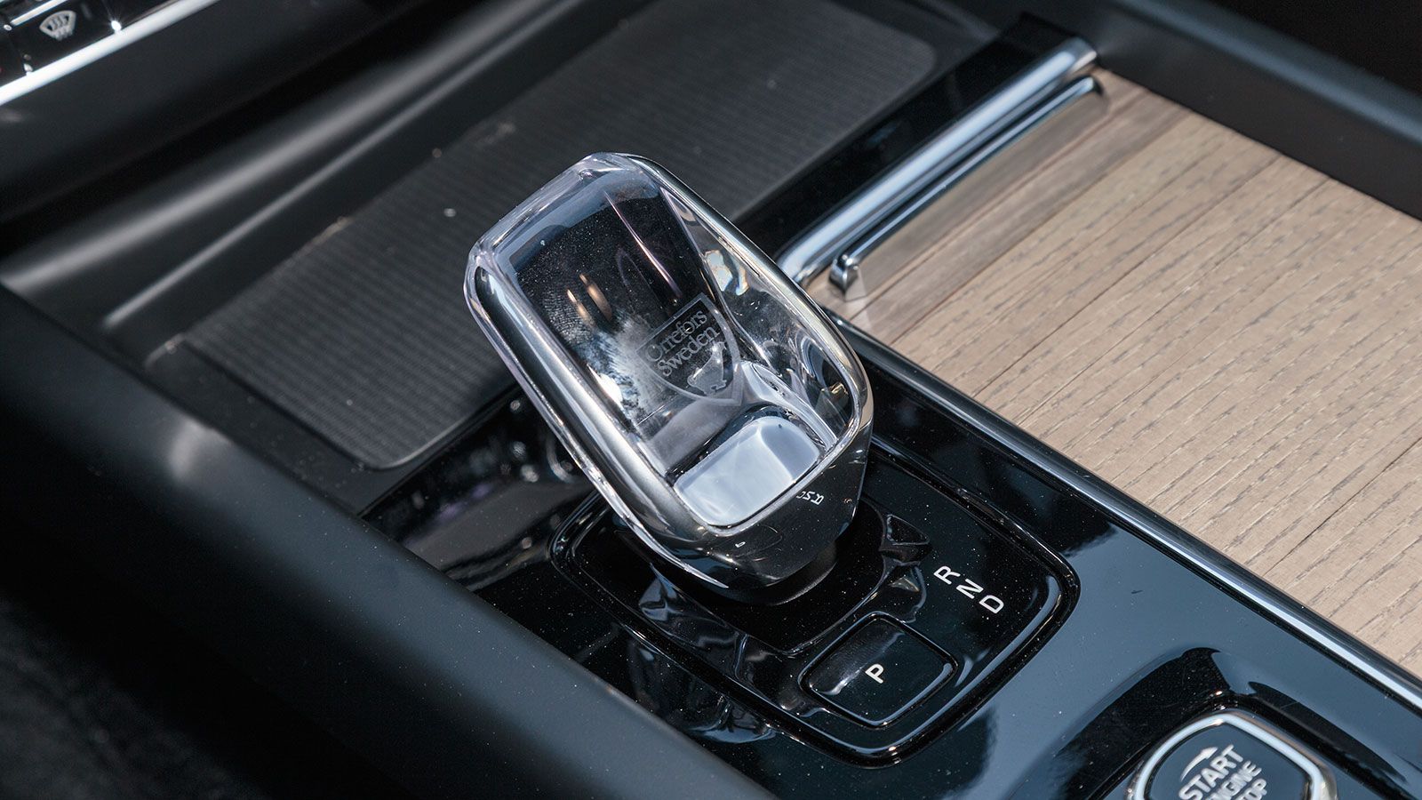 Εσωτερικό αναβαθμισμένο σε ποιότητα και τεχνολογία, με καλούς χώρους για επιβάτες, αλλά σχετικά μικρό πορτμπαγκάζ (441 λτ.)