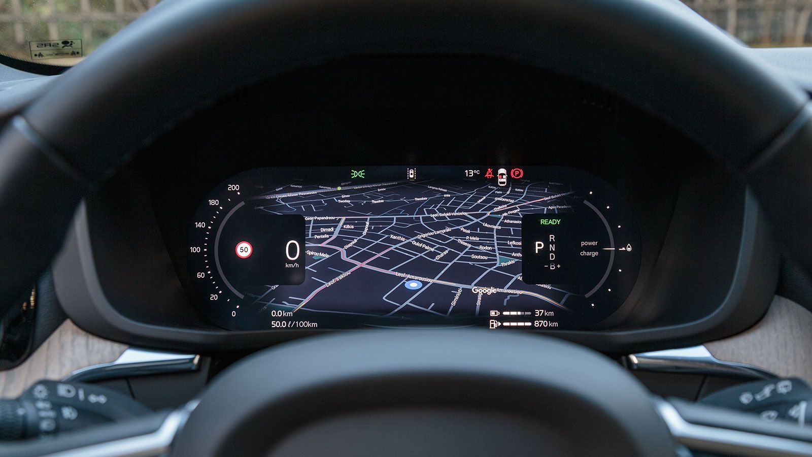 Εσωτερικό αναβαθμισμένο σε ποιότητα και τεχνολογία, με καλούς χώρους για επιβάτες, αλλά σχετικά μικρό πορτμπαγκάζ (441 λτ.)