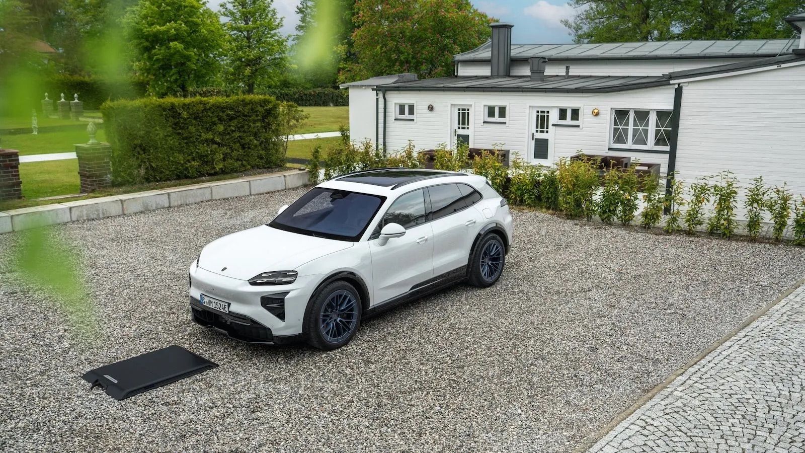 Porsche Cayenne Electric: Ασύρματη φόρτιση 11 kW και νέος εξοπλισμός