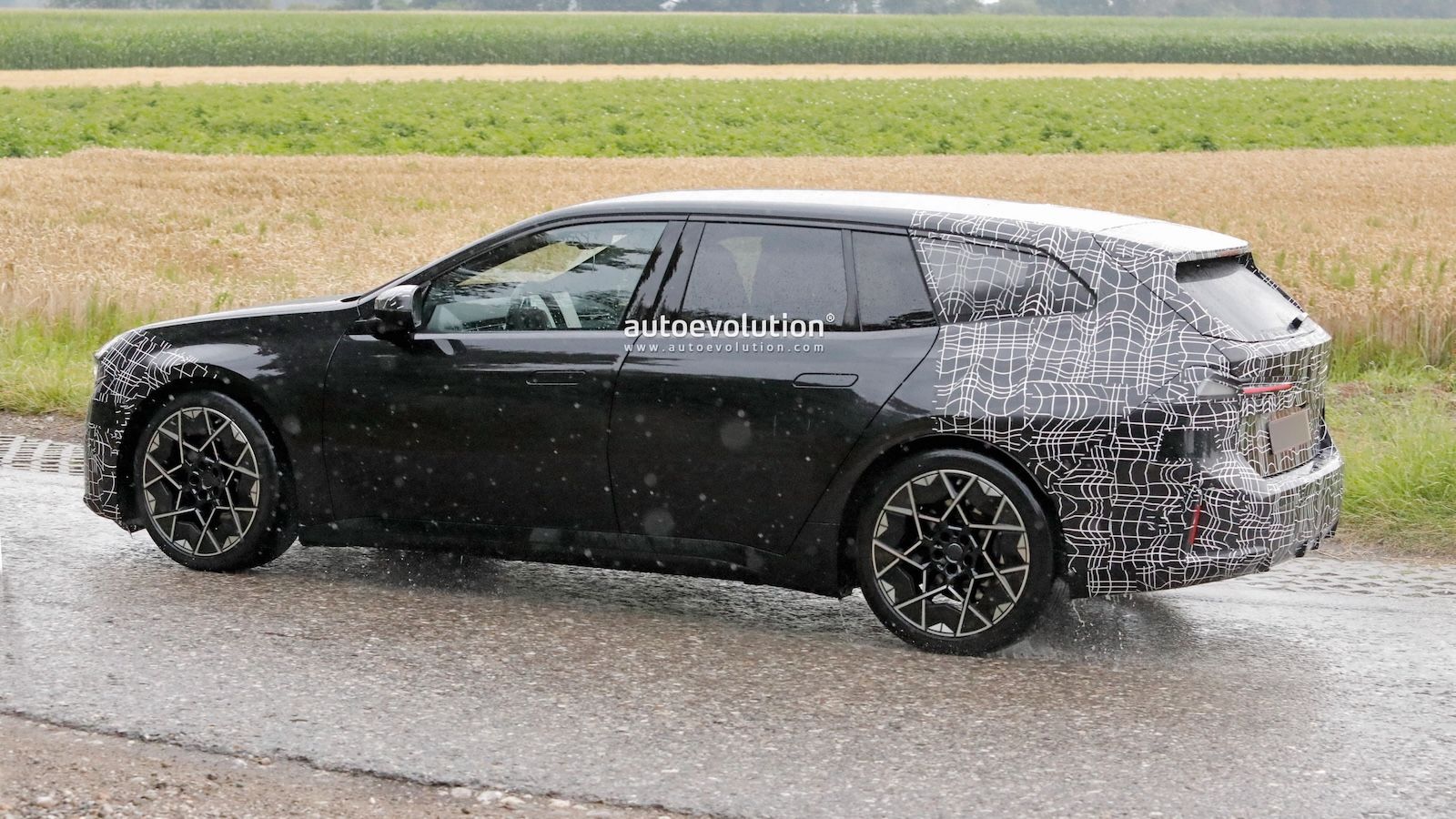 Σε δοκιμές η νέα ηλεκτρική BMW i3 Touring