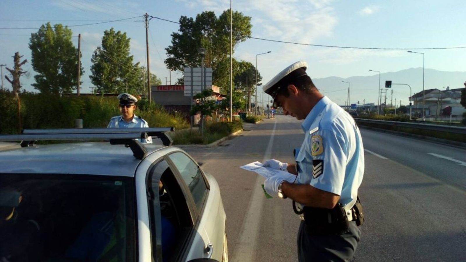 Σε πιλοτική εφαρμογή το ψηφιακό σύστημα της Τροχαίας που θα βάλει τέλος στα μπλοκάκια