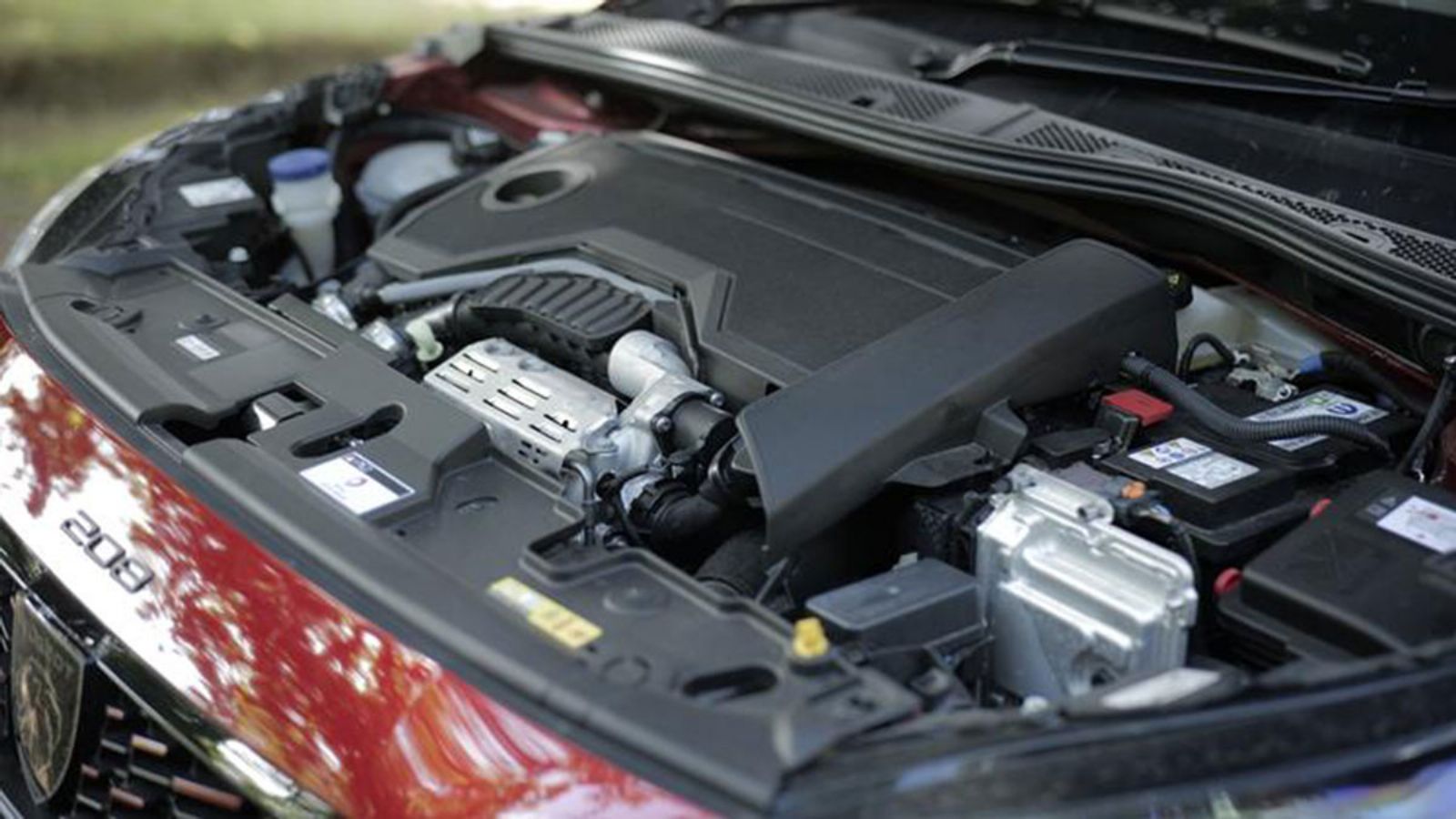 Peugeot 208 Hybrid: Premium καμπίνα και χαμηλή κατανάλωση