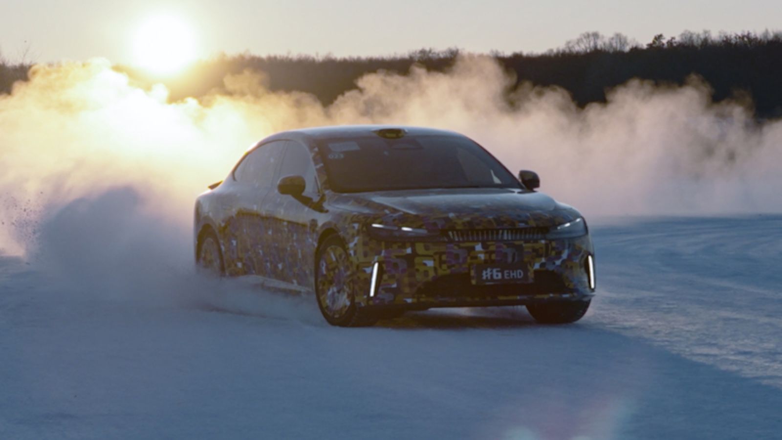 Το Smart #6 εγκαταλείπει την αποκλειστική ηλεκτροκίνηση για χάρη ενός PHEV συστήματος νέας γενιάς. Συνδυάζοντας έναν 1.500άρη turbo κινητήρα με ισχυρά