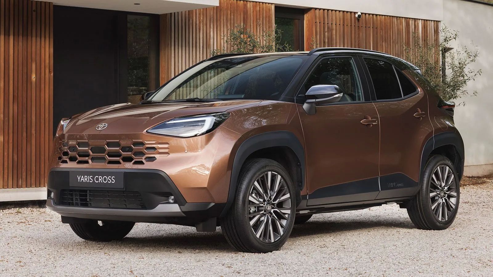 Οι τιμές και οι εκδόσεις του ανανεωμένου Toyota Yaris Cross