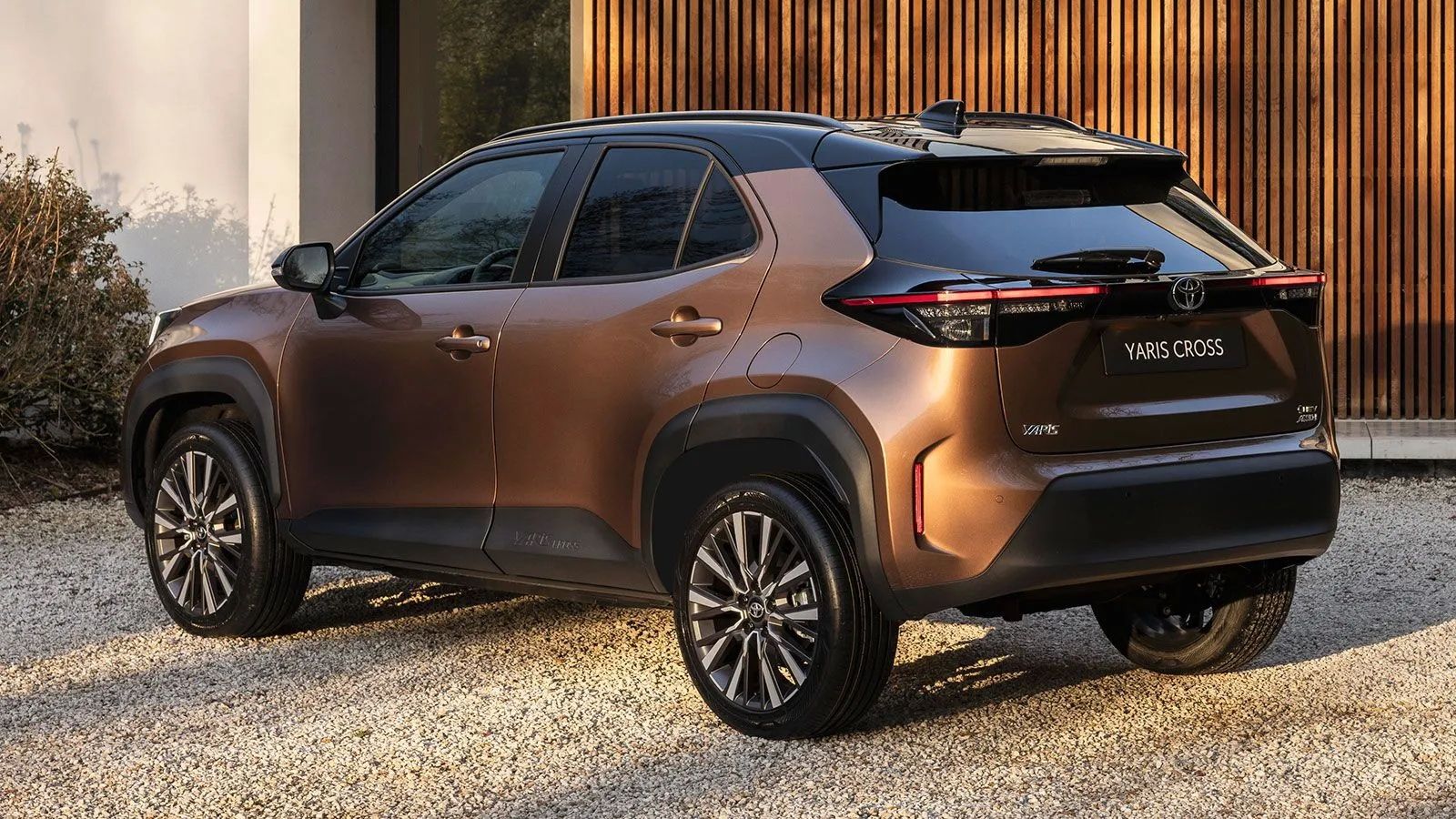 Οι τιμές και οι εκδόσεις του ανανεωμένου Toyota Yaris Cross