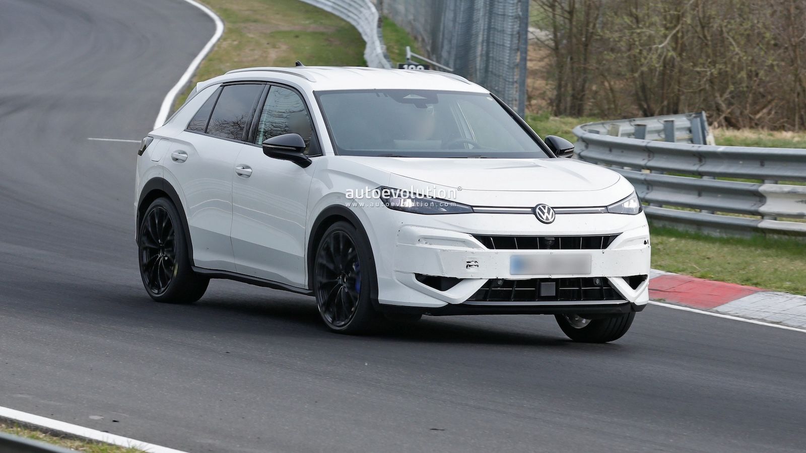 Σε φάση τελικών δοκιμών η δεύτερη γενιά του Volkswagen T-Roc R