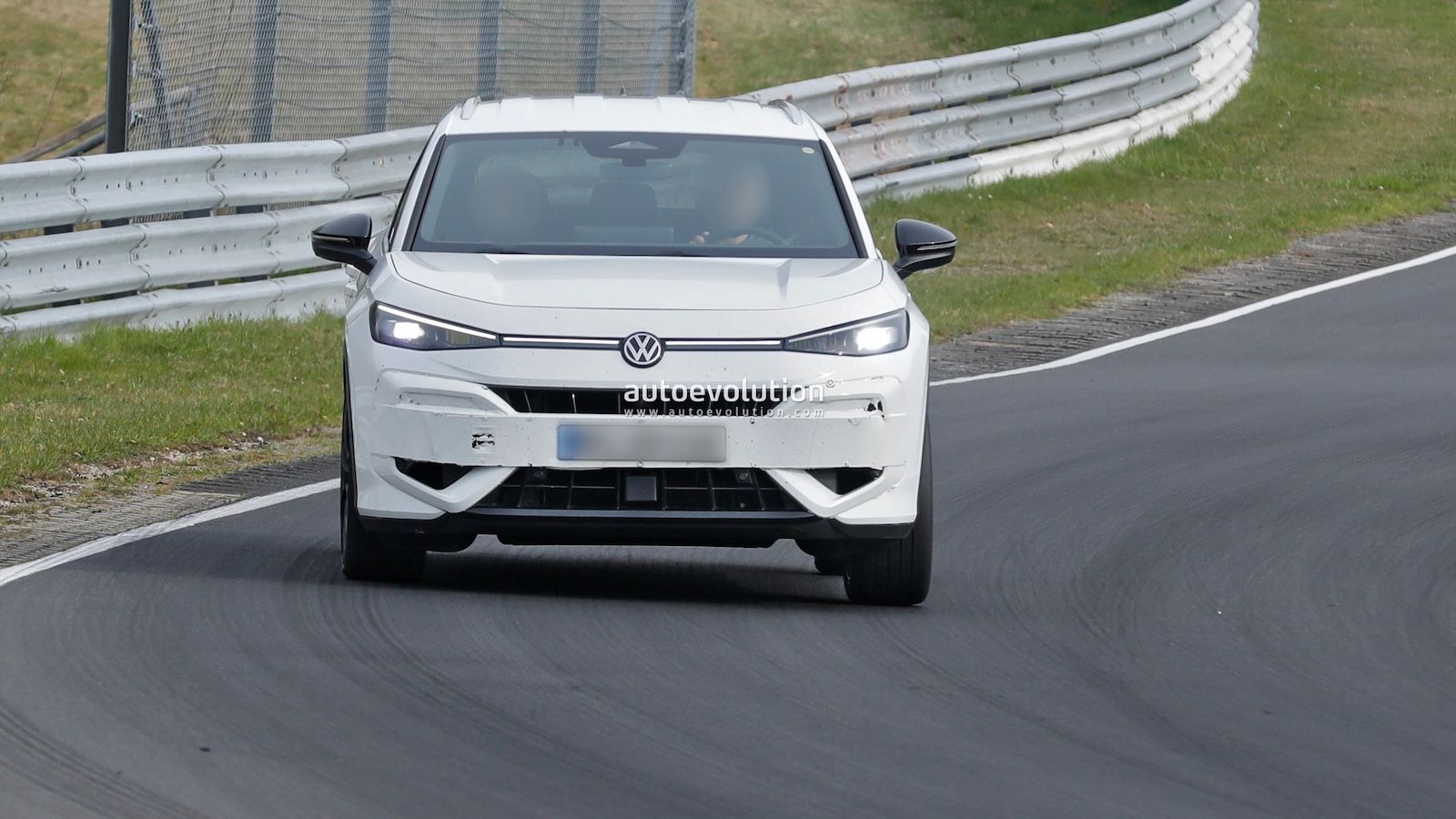 Σε φάση τελικών δοκιμών η δεύτερη γενιά του Volkswagen T-Roc R