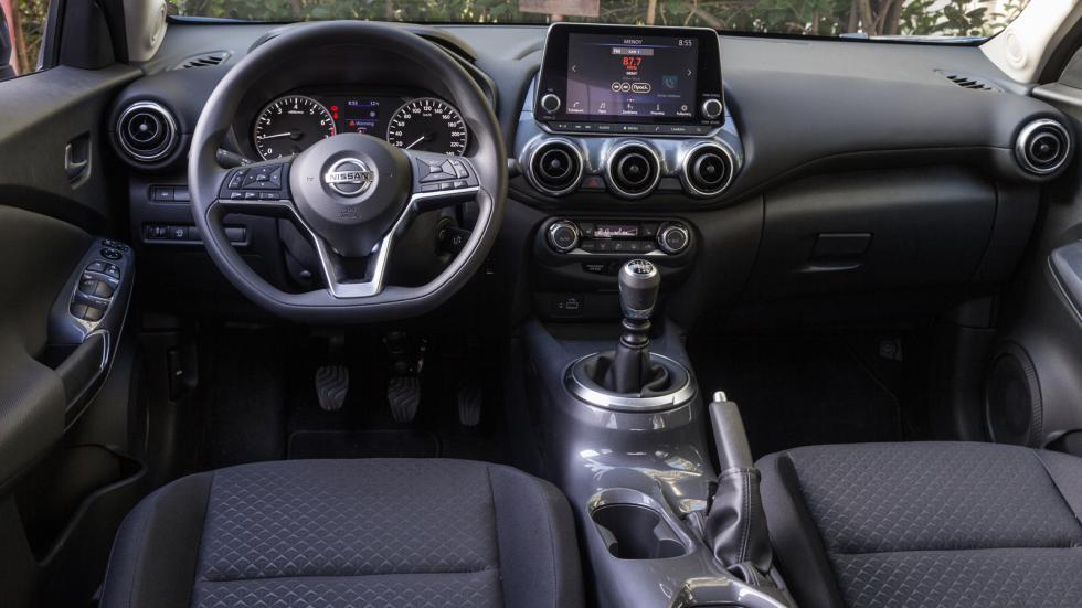 Στο εσωτερικό του Nissan Juke κάνει ευχάριστη εντύπωση η ποιότητα των υλικών που έχουν χρησιμοποιηθεί καθώς και τα digital στοιχεία.