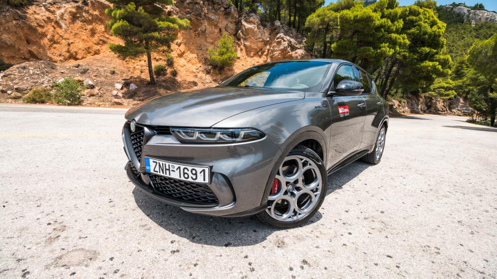 Η ιταλική φινέτσα της Alfa Romeo Tonale είναι εμφανής από όποια γωνία και να την κοιτάξεις. Ο ορισμός της κομψής σχεδίασης.