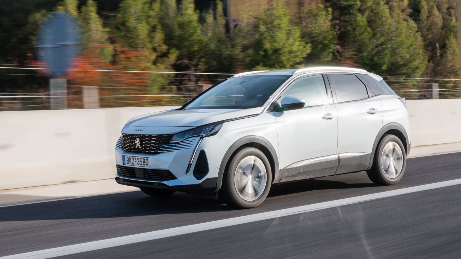 Peugeot 3008 1,2 PureTech 130 PS ΕΑΤ8: Δυναμικό και πολυτελές