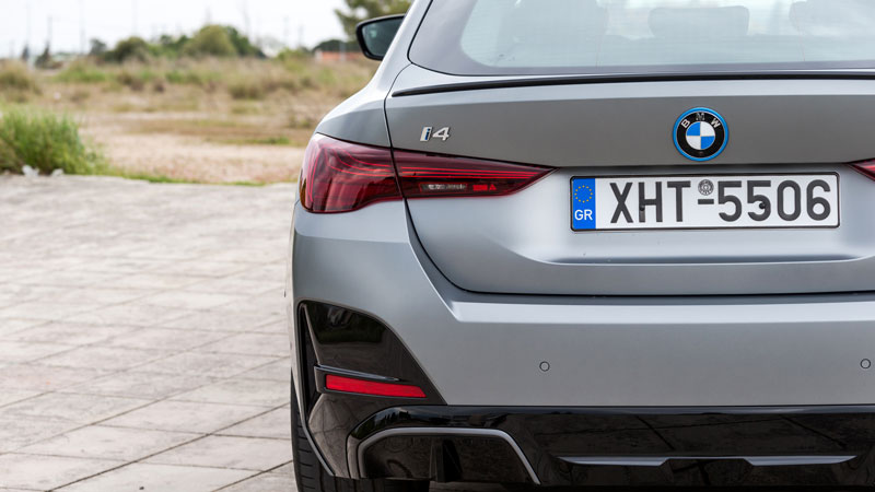 Η BMW i4 ανανεώθηκε εξωτερικά, παραμένει εντυπωσιακή και σπορτίφ