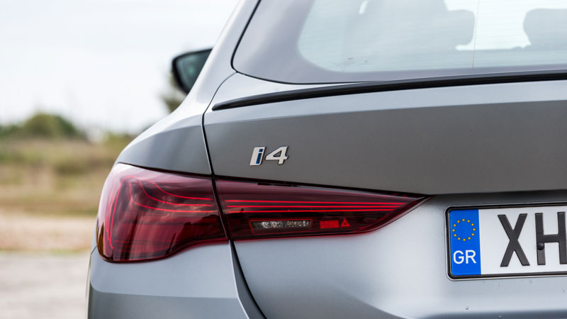 Η BMW i4 ανανεώθηκε εξωτερικά, παραμένει εντυπωσιακή και σπορτίφ