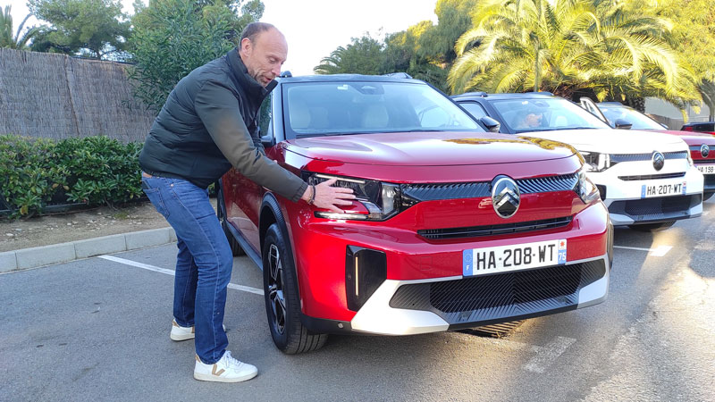 Ο σχεδιαστής του C3 Aircross, αλλά και του C4, κ. Sylvain Henry, μας εξηγεί τις λεπτομέρειες στο design του αυτοκινήτου.