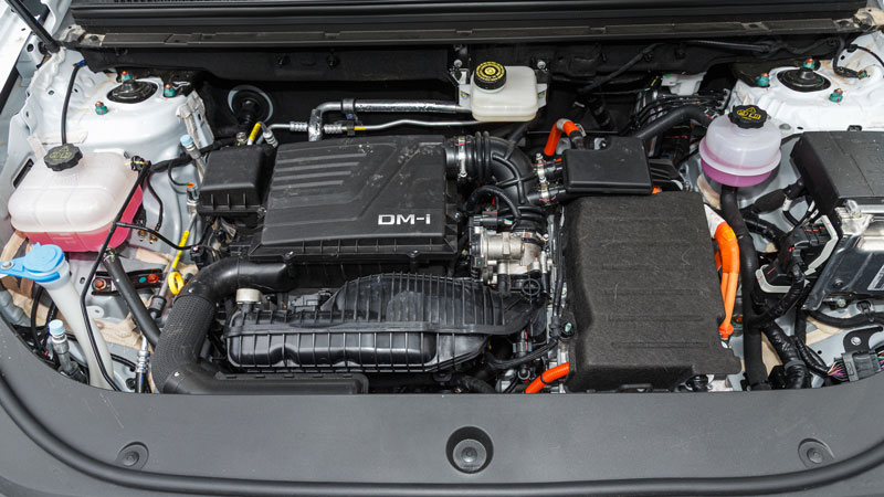 BYD Sealion 5 DM-i: Τι βαθμό παίρνει σε κατανάλωση, χώρους, επιδόσεις, εγγυήσεις;