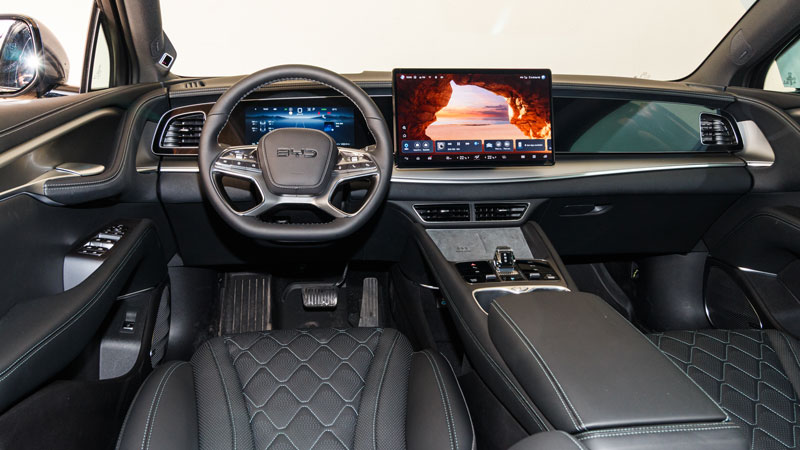 BYD Sealion 7 AWD LR: Πόσο καλό είναι σε εξοπλισμό άνεσης και ασφαλείας;