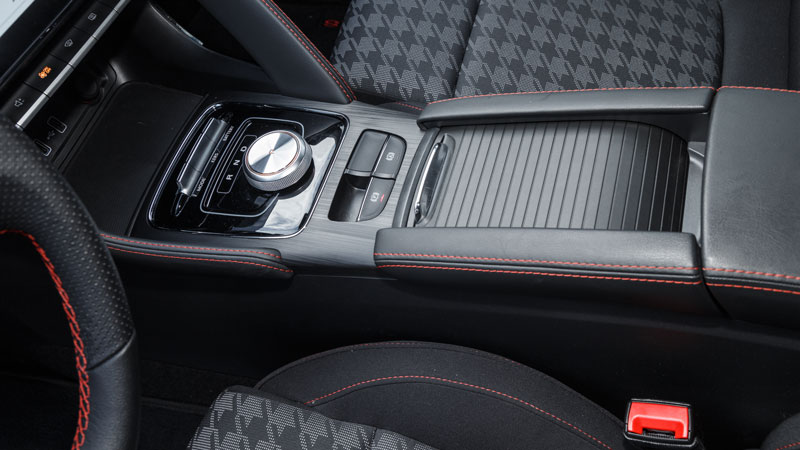 Το εσωτερικό του MG ZS EV είναι ποιοτικό και αντάξιο ακριβότερων οχημάτων