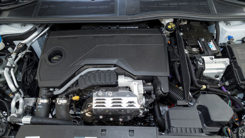 Peugeot 308 Hybrid 136 PS: Είναι σβέλτο, καίει λίγο