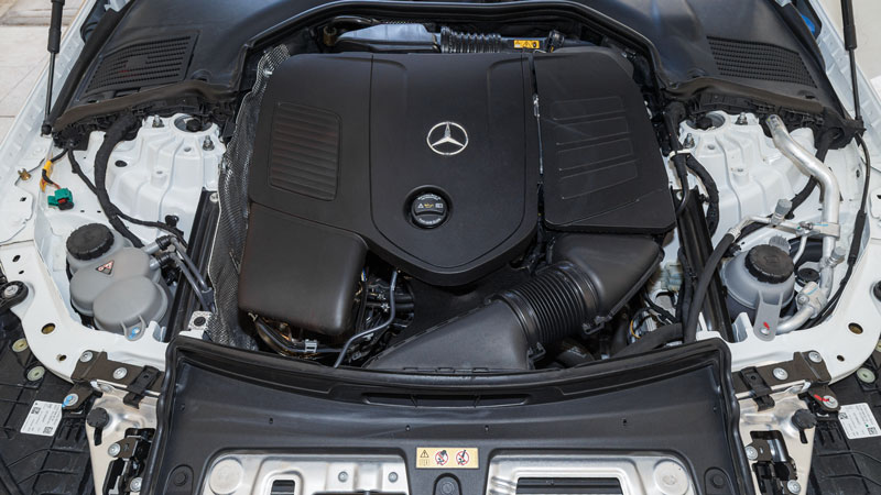 Έχει 381 άλογα, καίει 3 λτ/100 χλμ στην πόλη (6 μικτά) και προσπερνάει ακαριαία