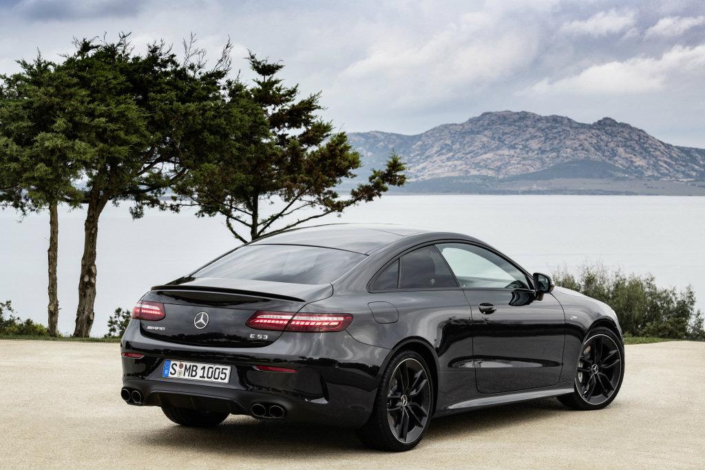 Ολόφρεσκες Mercedes E-Class coupe και cabrio