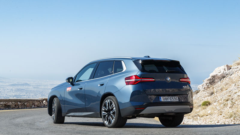 Στο δρόμο η X3 xDrive20d διατηρεί τη σπορτίφ συμπεριφορά των μοντέλων της BMW Στο δρόμο η X3 xDrive20d διατηρεί τη σπορτίφ συμπεριφορά των μοντέλων της BMW