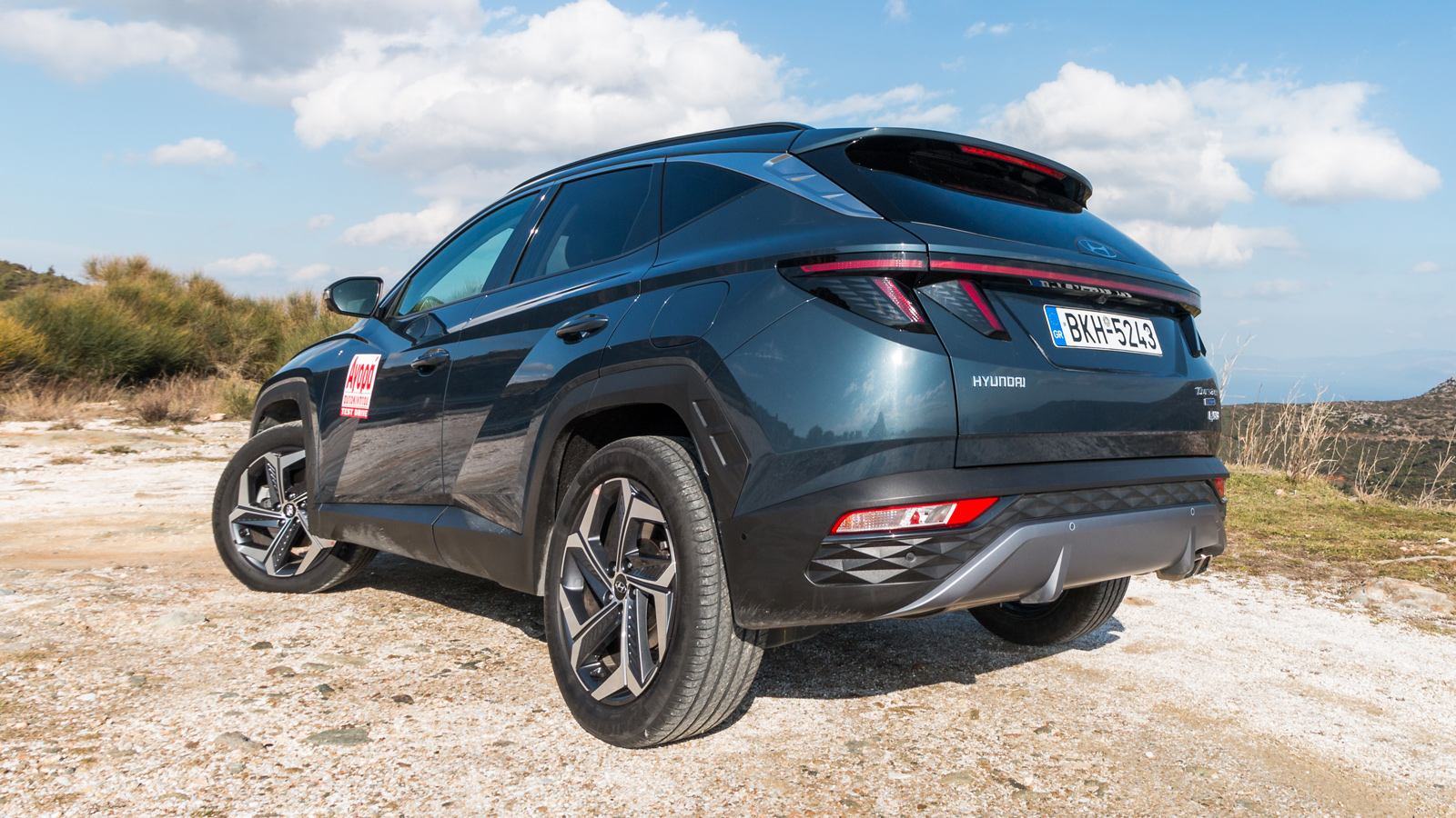 Το Hyundai Tucson Hybrid απέναντι στο καλύτερο και στο χειρότερο