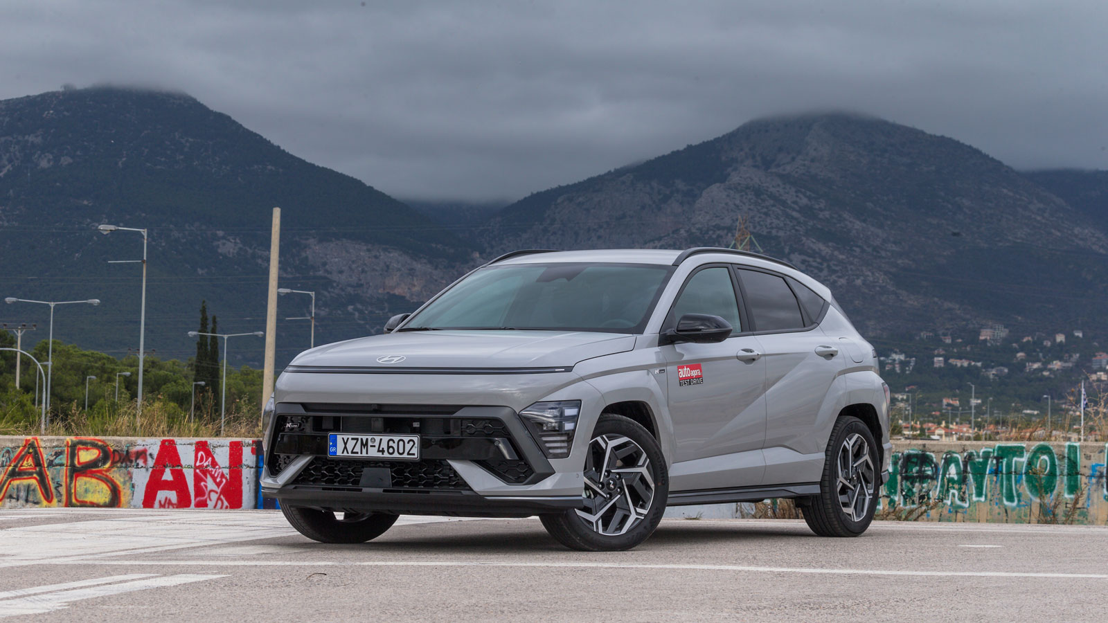 Hyundai Kona VS Nissan Qashqai Hybrid 190ps Συγκριτικό