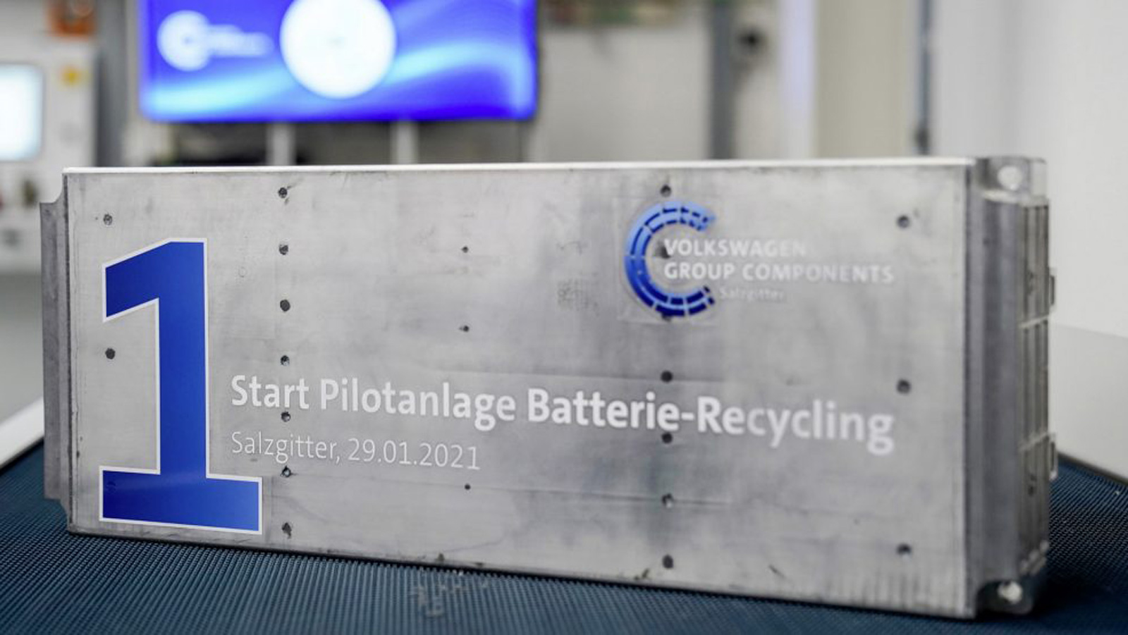 Η VW κατασκευάζει μονάδα ανακύκλωσης μπαταριών