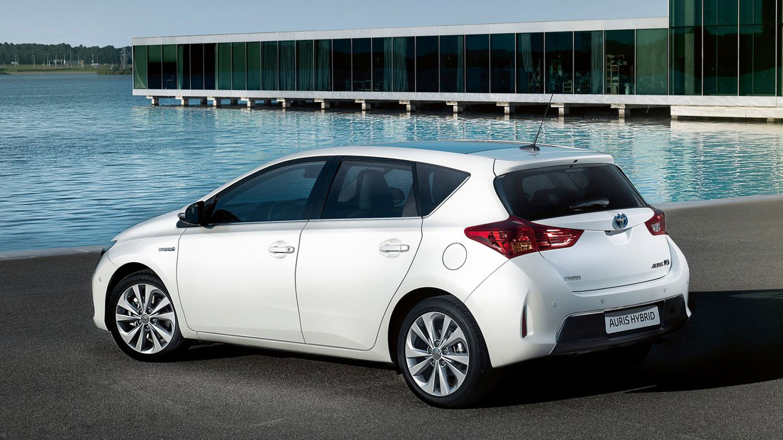 Υβριδικό Toyota Auris 10 ετίας: Πόσο καλό είναι;