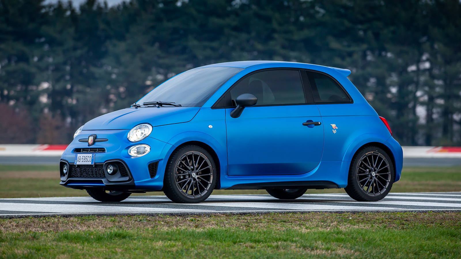 Abarth 595: Νέες εκδόσεις και «Scorpion» mode