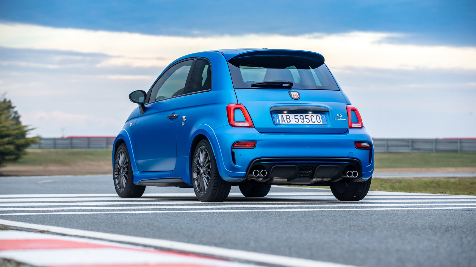 Abarth 595: Νέες εκδόσεις και «Scorpion» mode