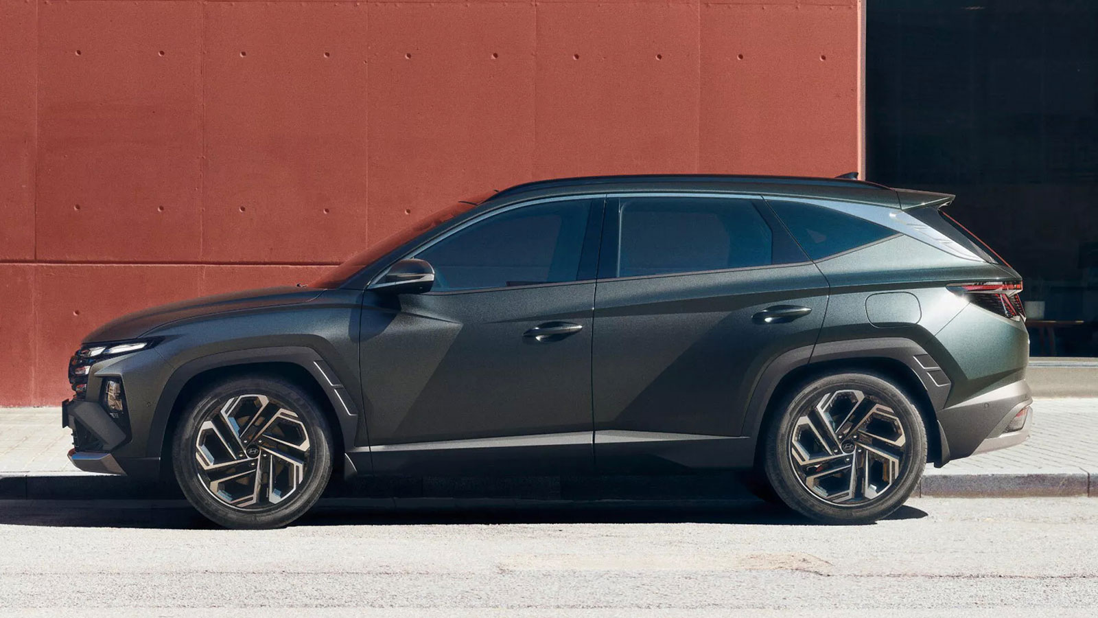 Νέα εμφάνιση και αλλαγμένη καμπίνα για το ανανεωμένο Hyundai Tucson
