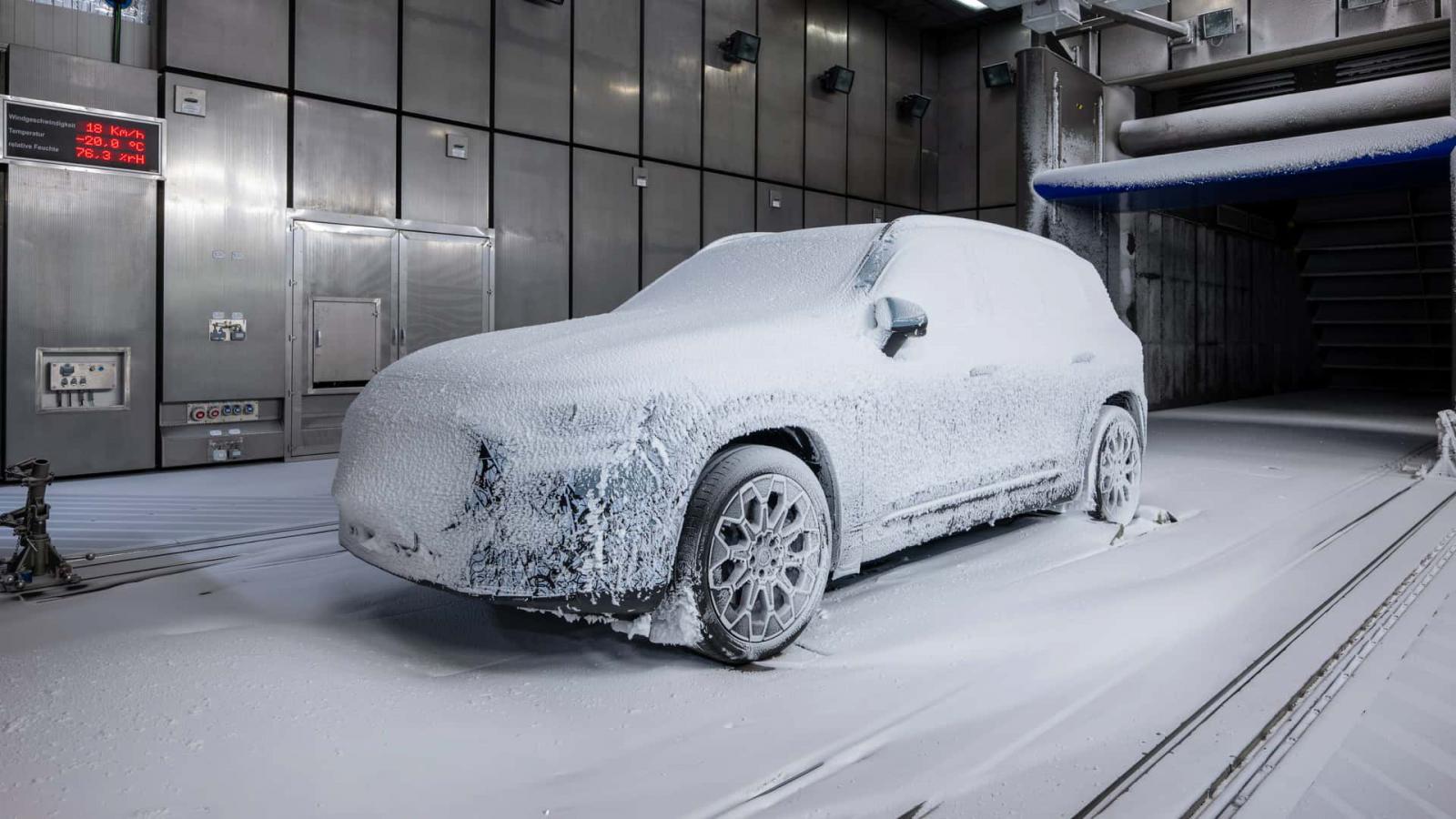 Πρώτες teaser εικόνες της νέας Mercedes GLB που έρχεται στις 8/12