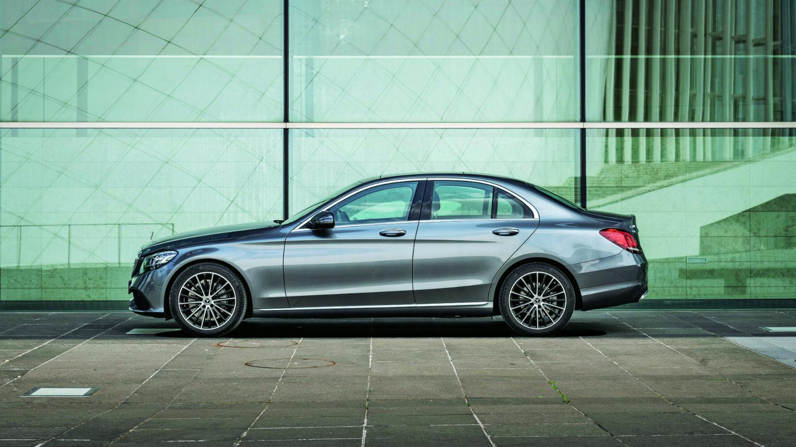 ΠΡΩΤΗ ΟΔΗΓΗΣΗ: Mercedes C- Class Facelift