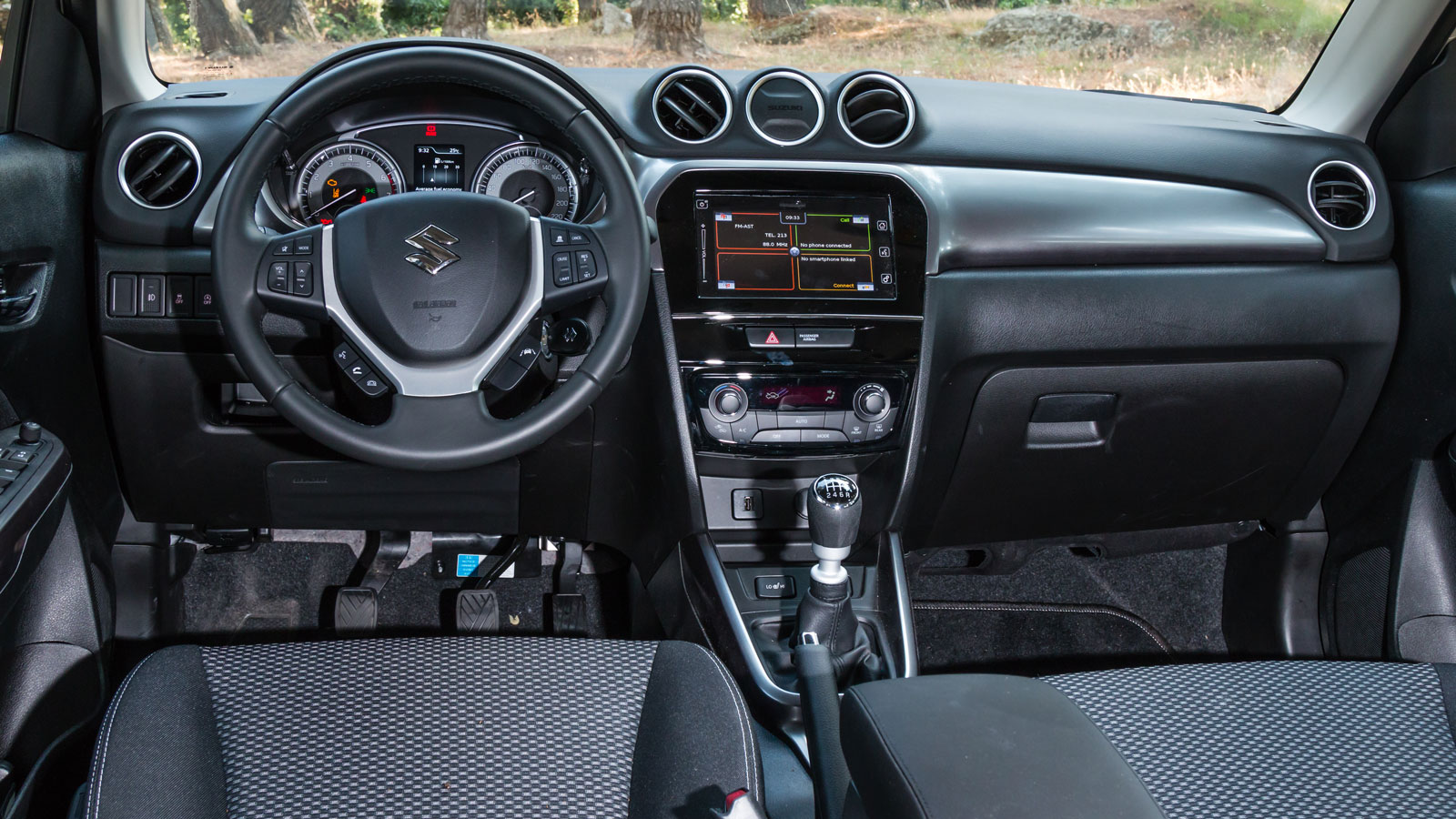 Και όμως! Το Dacia Sandero κερδίζει 7-5 το Suzuki Vitara!