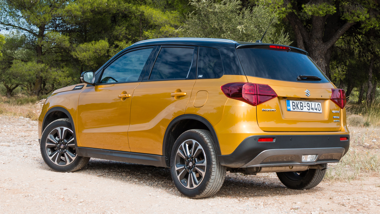 Suzuki Vitara 116ps Hybrid VS Toyota Yaris Cross Hybrid 4x4 Συγκριτικό