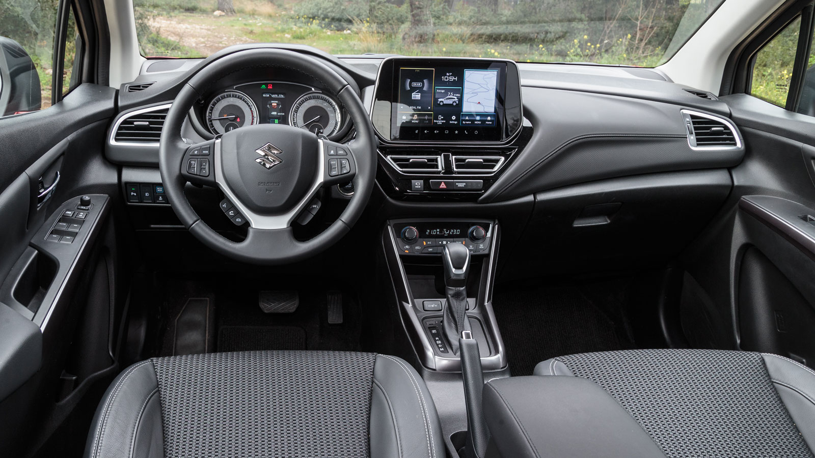 Suzuki S-cross 4x4 VS Toyota Corolla Cross Hybrid 4x4 Συγκριτικό