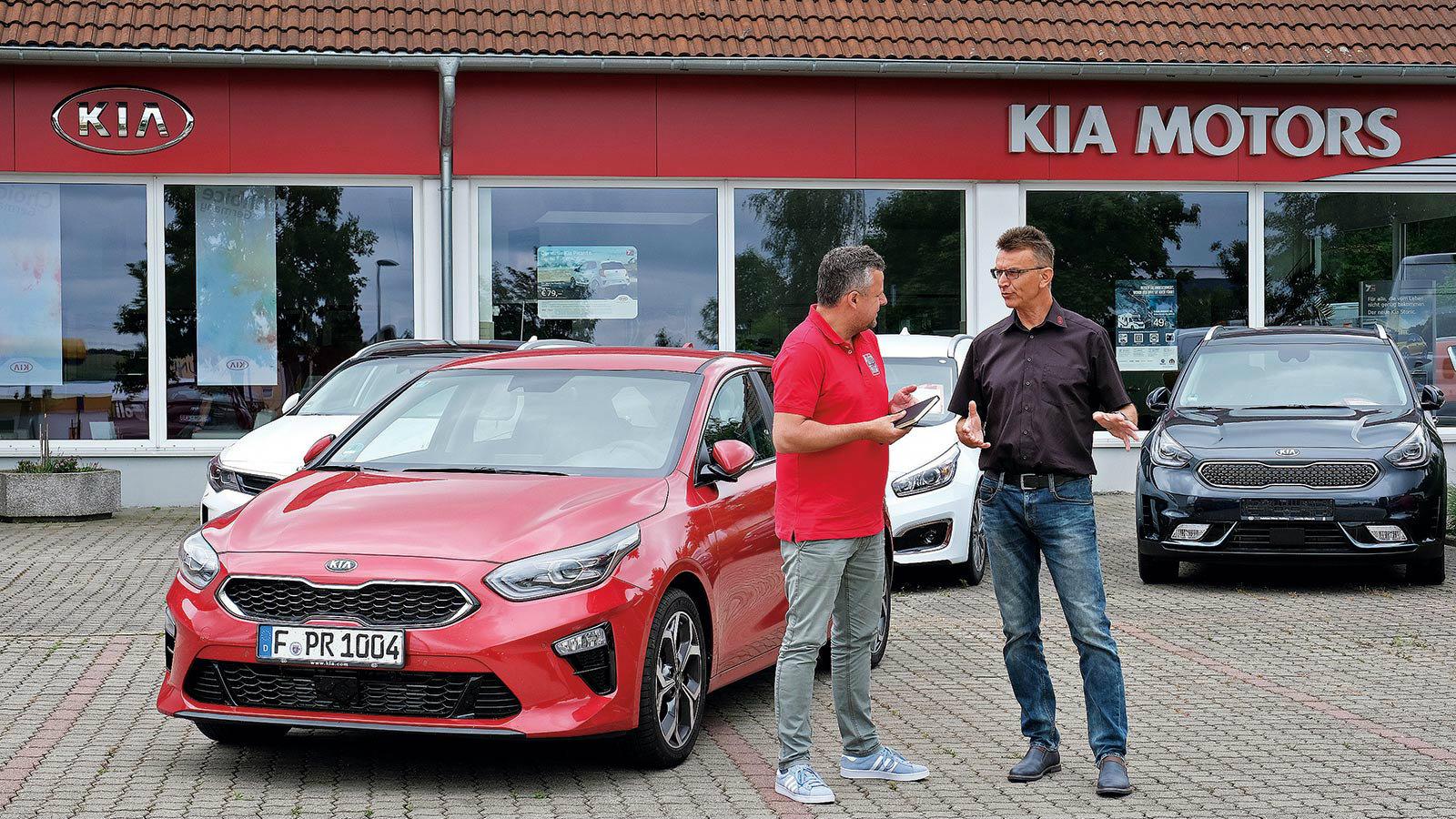 Εδώ ξεκίνησαν όλα για την KIA. Εδώ, στα προάστια του Αμβούργου ξεκίνησαν το 1993 οι Κορεάτες το μπάσιμο τους στη γερμανική αγορά με ένα Sephia, όπως αυτό στη φωτογραφία δεξιά.