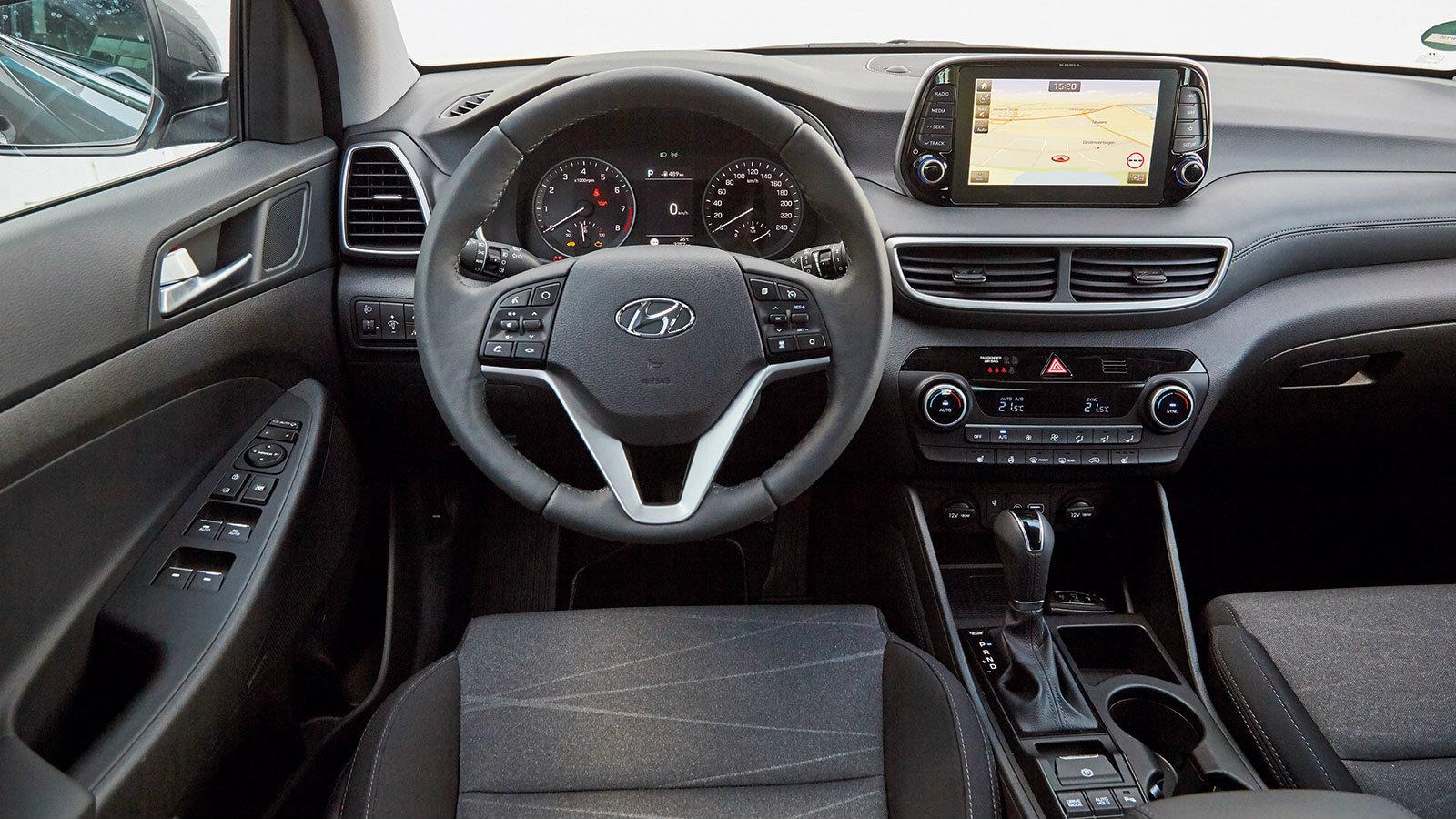 Η HYUNDAI ΔΕΙΧΝΕΙ ΠΩΣ ΦΤΙΑΧΝΕΤΑΙ ΕΝΑ COCKPIT
Οθόνη αφής στο επίπεδο των ματιών, συμπεριλαμβανομένου του ελέγχου του κλίματος. Απλό, αλλά πραγματικά καλό