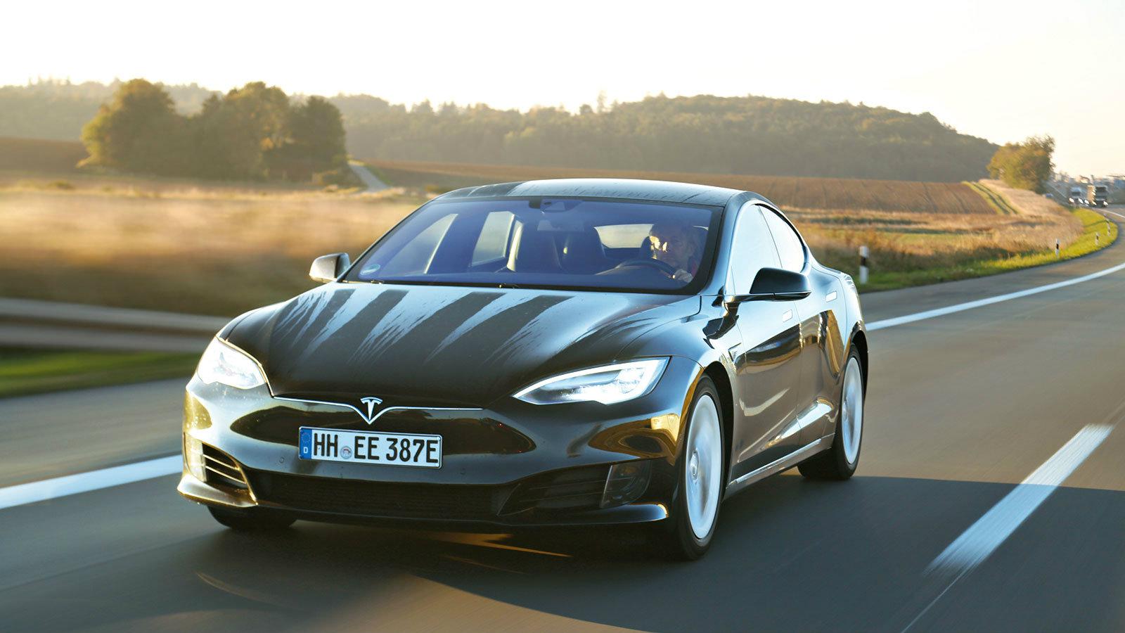 ΗΛΕΚΤΡΙΚΟ - Tesla Model S. Με 100 στο Μόναχο...  