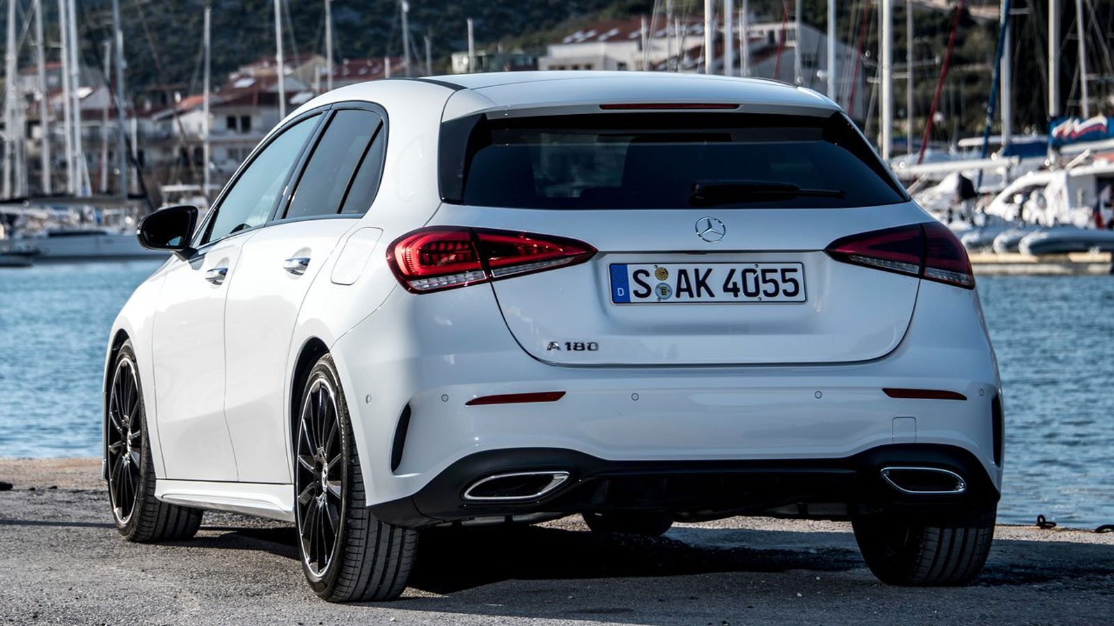 Mercedes A-Class: Να την πάρω hatchback ή sedan;