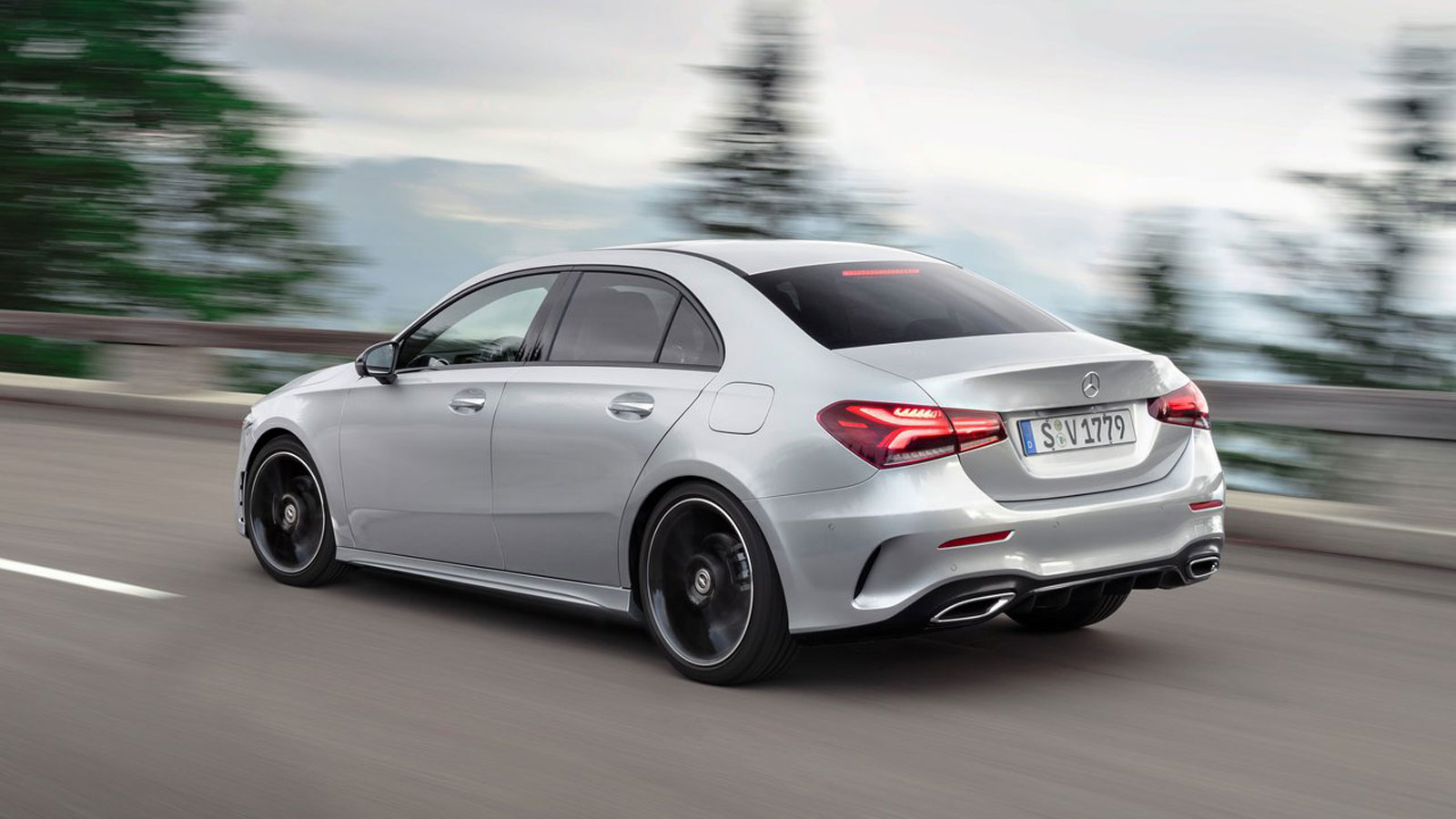 Mercedes A-Class: Να την πάρω hatchback ή sedan;