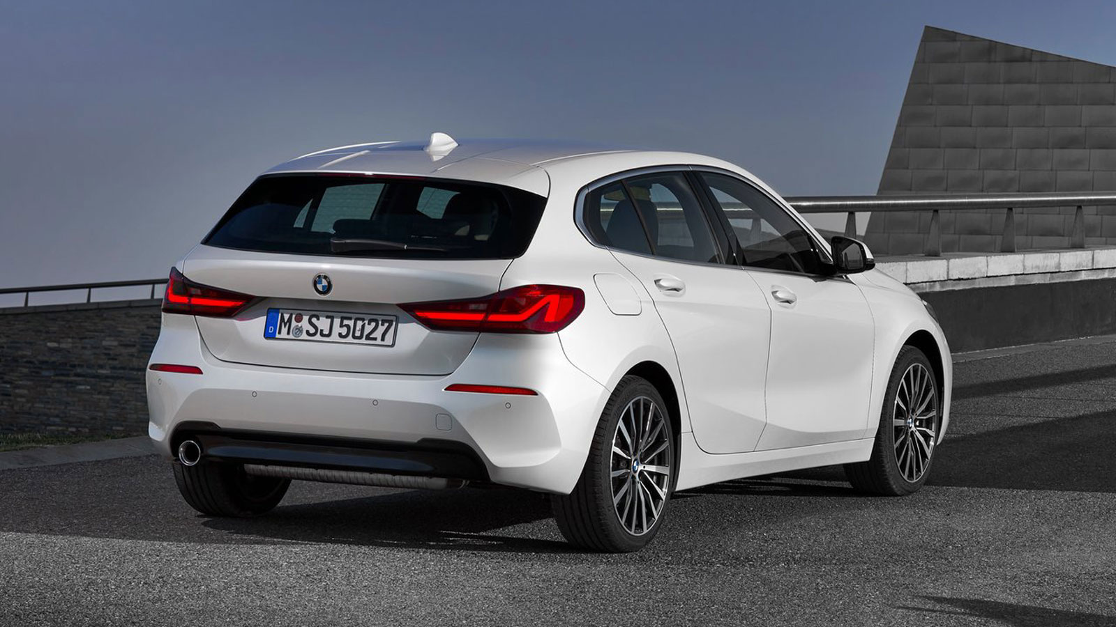 Να πάρω BMW 116i ή Peugeot 308;