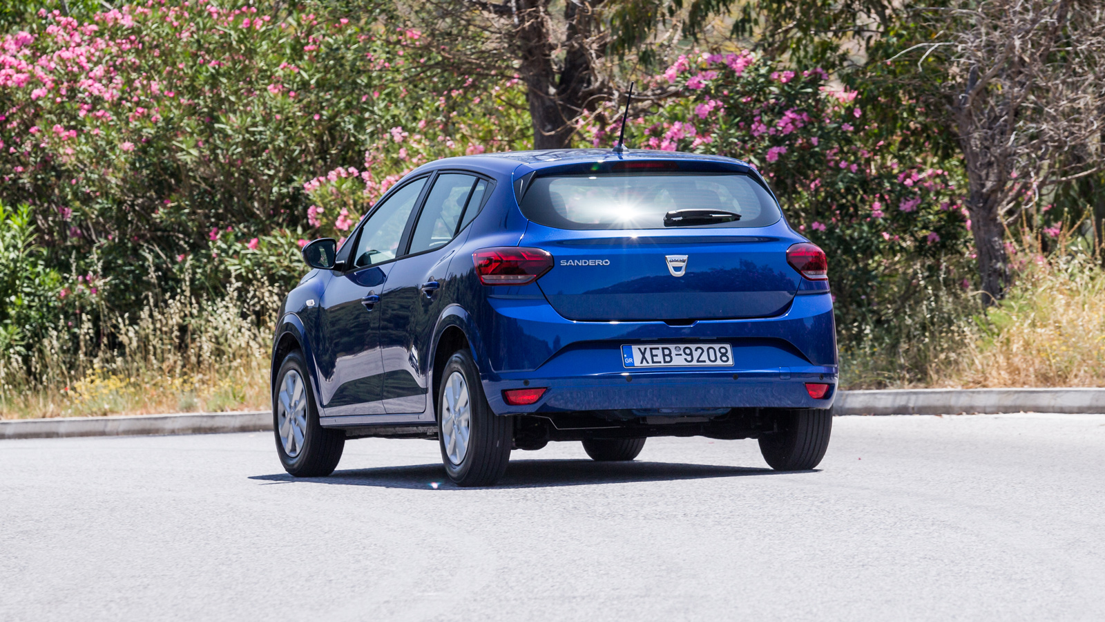 5,6 λτ/100 χλμ καίει το Dacia Sandero Streetway, 6,3 λτ/100 χλμ το Kia Rio