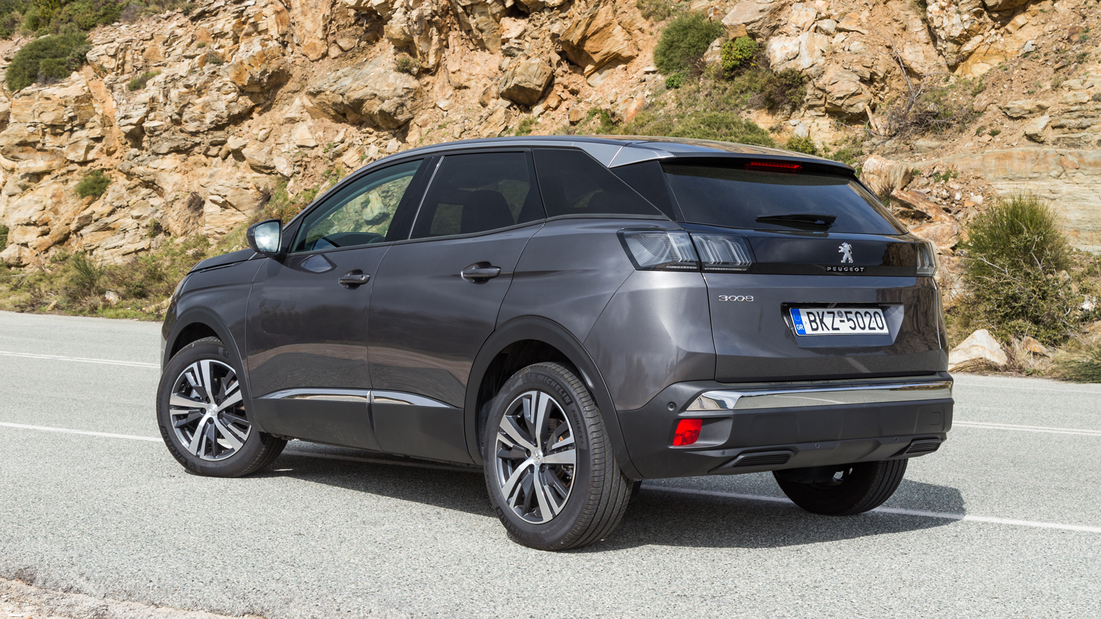 Jeep Compass Automatic 130ps VS Peugeot 3008 Βαθμολογίες. Ποιο είναι καλύτερο σε κατανάλωση, χώρους, επιδόσεις, εγγυήσεις;