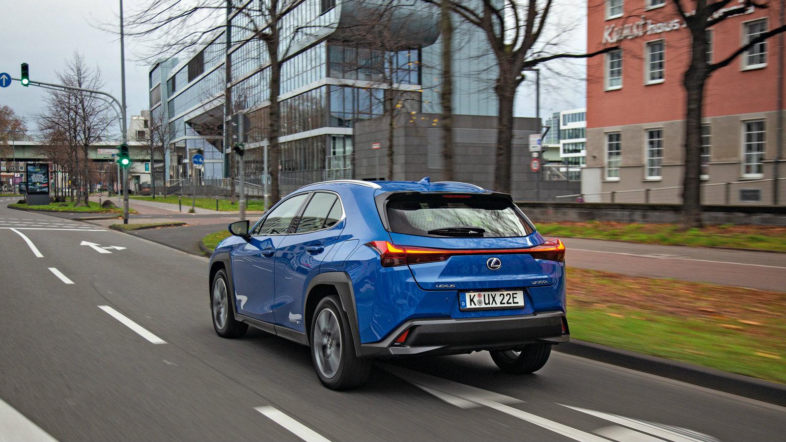 Οδηγούμε Lexus UX 300e