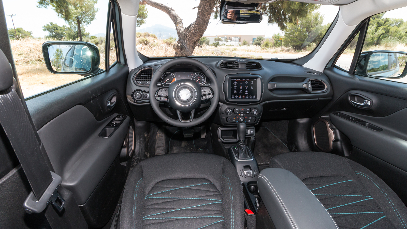 Audi Q2 VS Jeep Renegade: Ποιο ξεχωρίζει σε εξοπλισμό ασφαλείας και άνεσης;