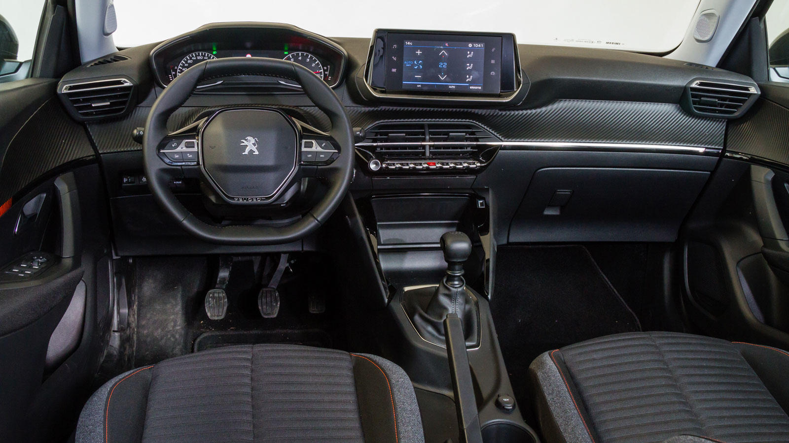 Audi Q2 VS Peugeot 2008: Τι περιλαμβάνεται στον εξοπλισμό άνεσης και ασφαλείας;