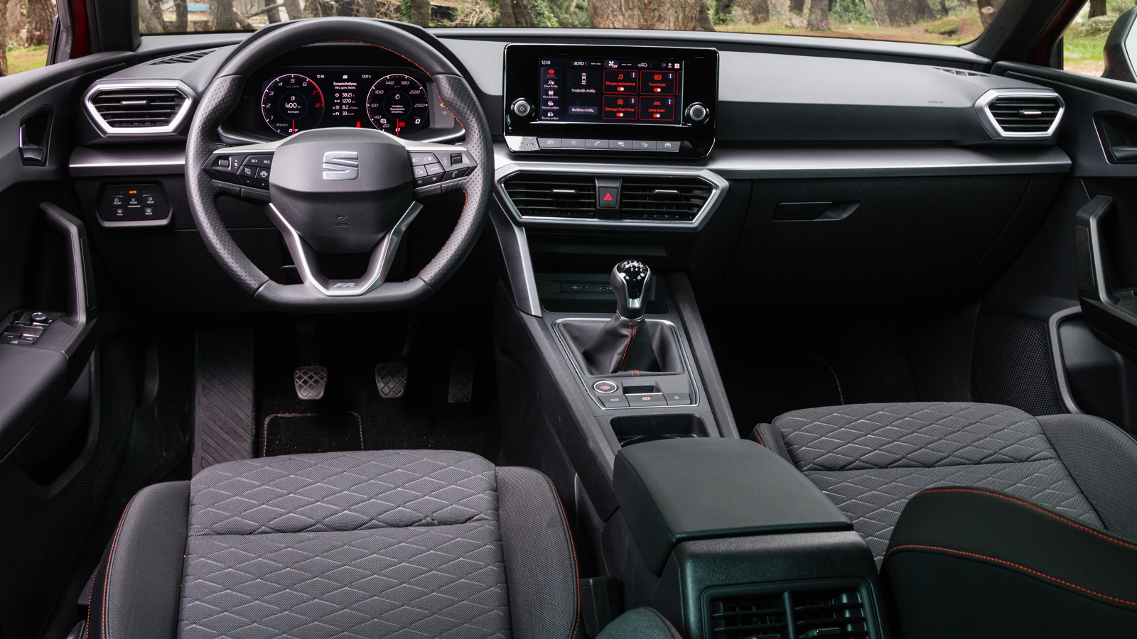 Ford Focus VS Seat Leon: Τι προσφέρουν στον τομέα εξοπλισμού άνεσης και ασφαλείας;